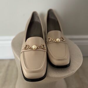 NWOT ROBERTO FESTA Italian Tan Leather Loafers with Gold Pearl Detail (36.5)